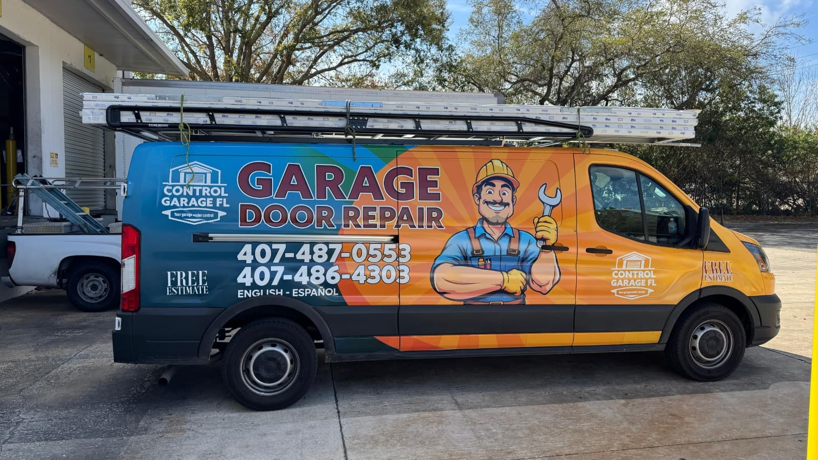 Camioneta de servicio Control Garage — reparación e instalación de puertas de garaje en Orlando, FL